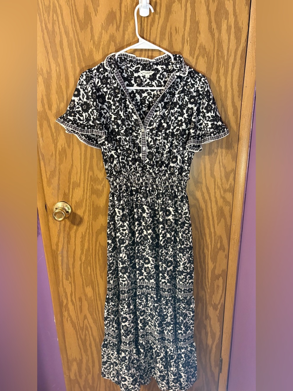 Women’s Black & White Floral Midi Dress - Smocked Waist